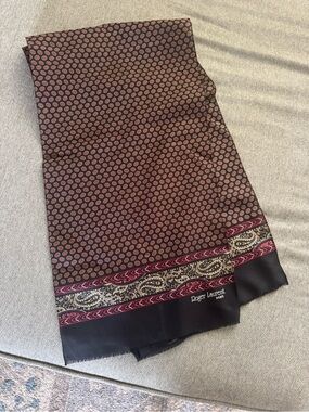 Roger Laurent Paris Scarf in Black and Burgundy with Paisley Trim